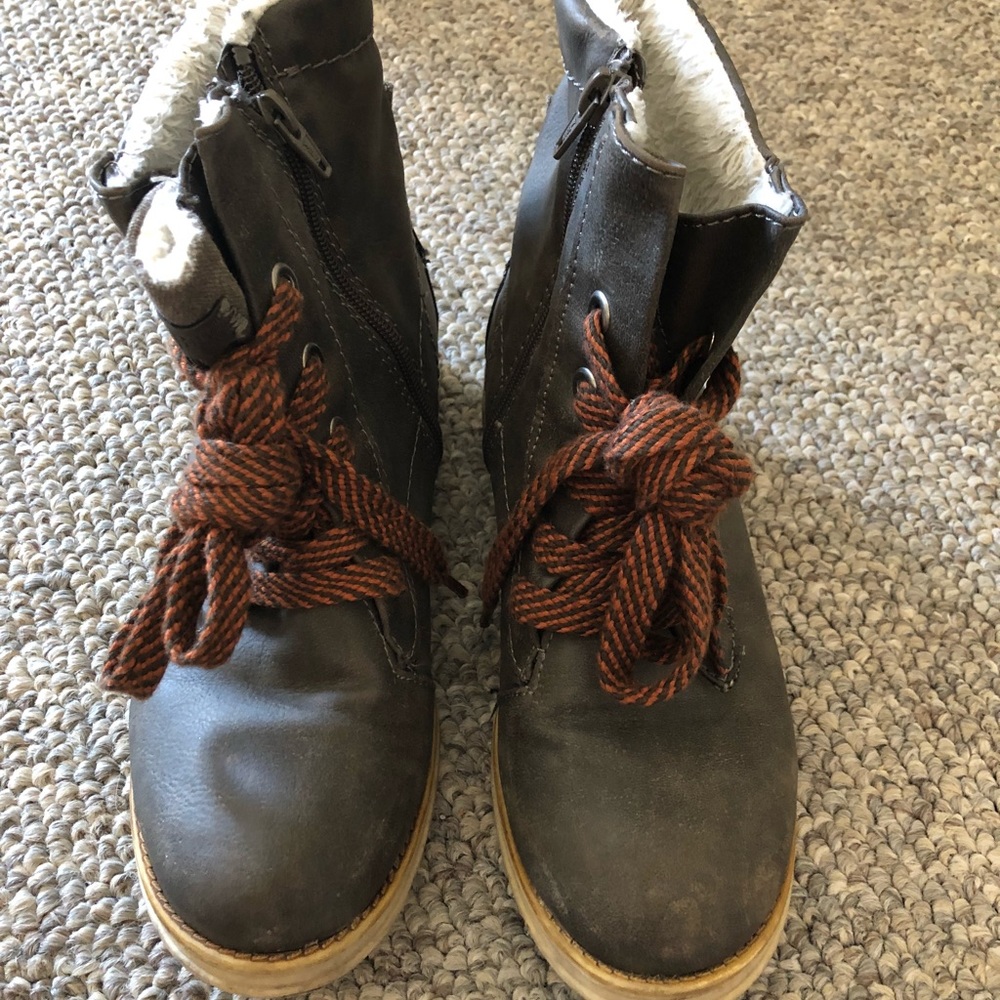 Brown Sherpa winter boots